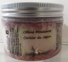 Crème moussante gommant Cerisiers du Japon peaux sensibles à rougeurs